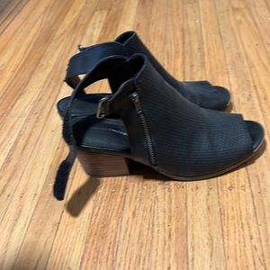 Leather ladies size 7 black heels
